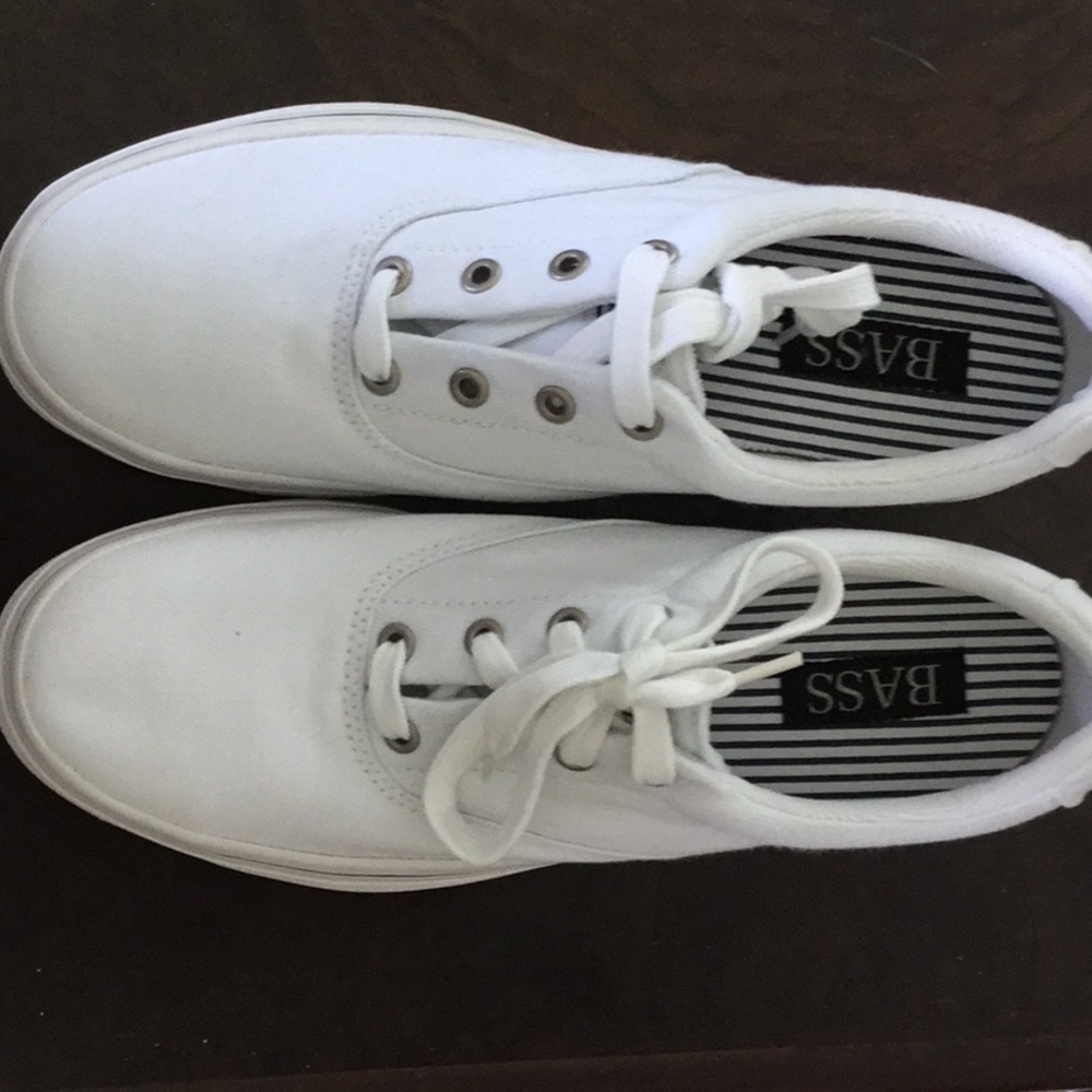 White canvass sneakers - favorite summer outfit,